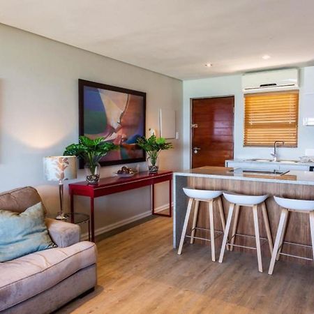 Apartamento 6 Dolphin Views La Mercy Beachfront Exterior foto